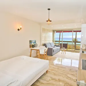 https://promenade-holiday-cosy-sea-front-studio.fr-provencehotel.com